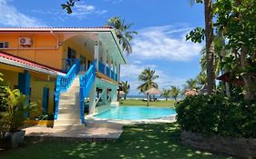 Las Lajas Beach Resort